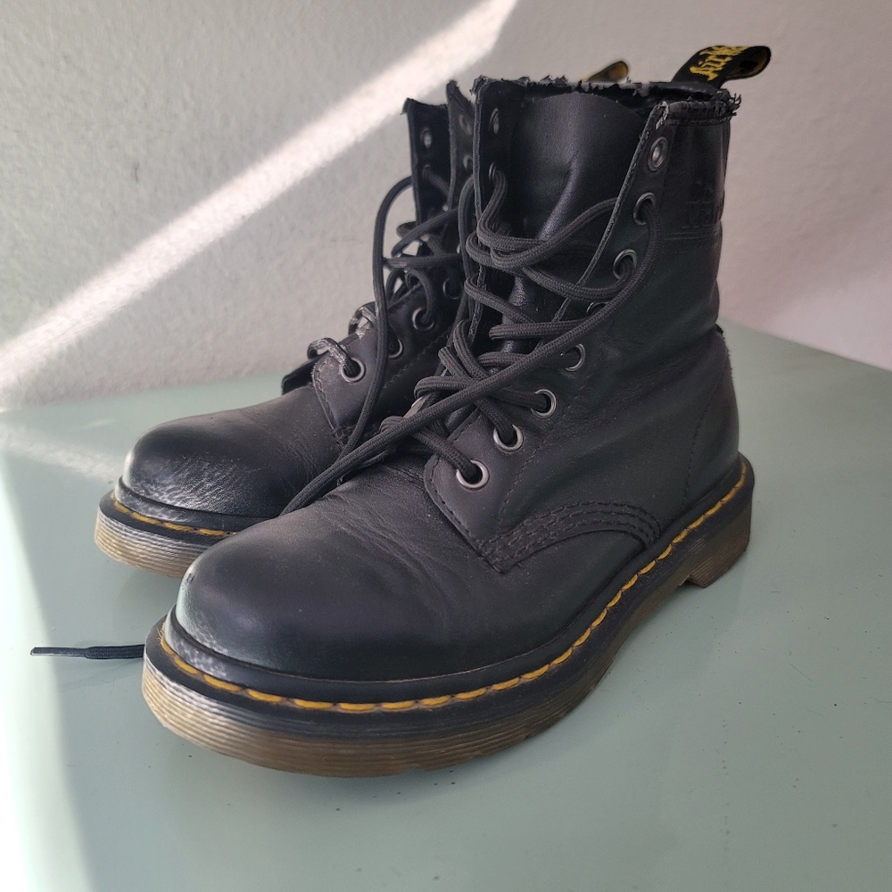 USED 8-hole Dr. Martens